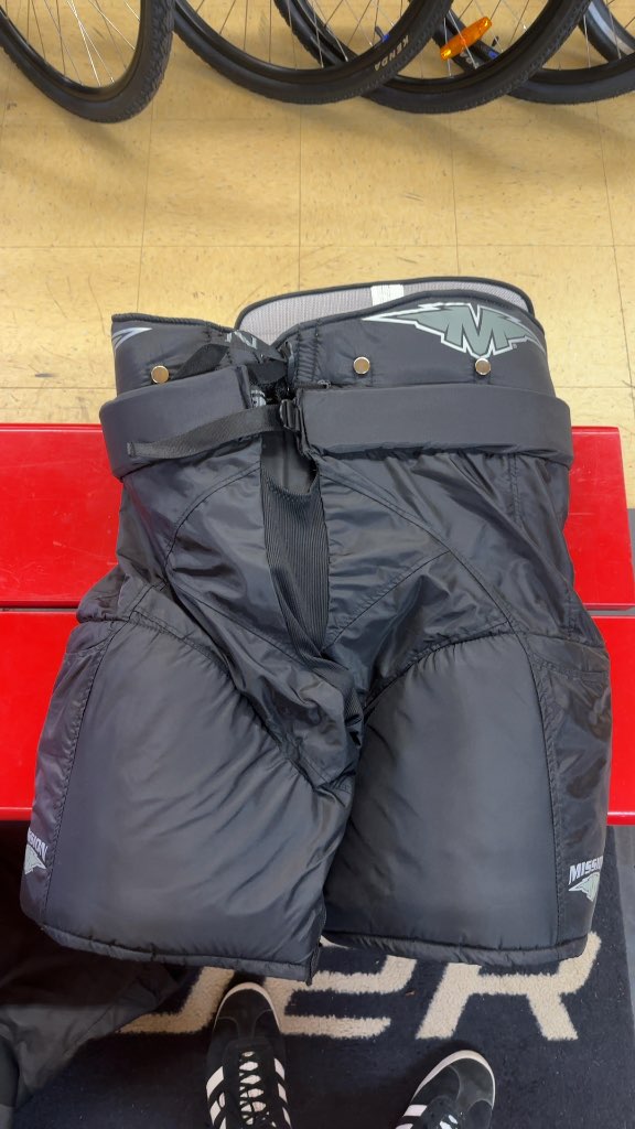 Mission L5 Senior Hockey Pants Black Good Condition Large