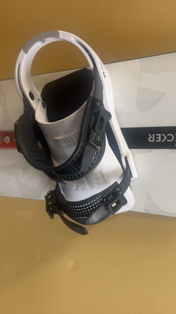 Nidecker Escape Snowboard with brand new Fix Bindings 156cm