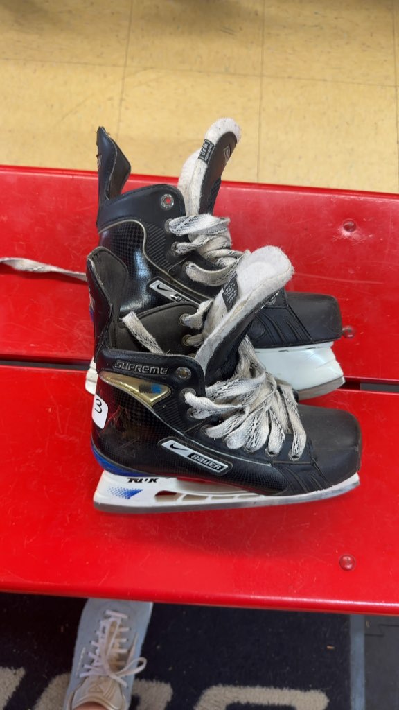 Nike Bauer Supreme Hockey Skates Used Size 3