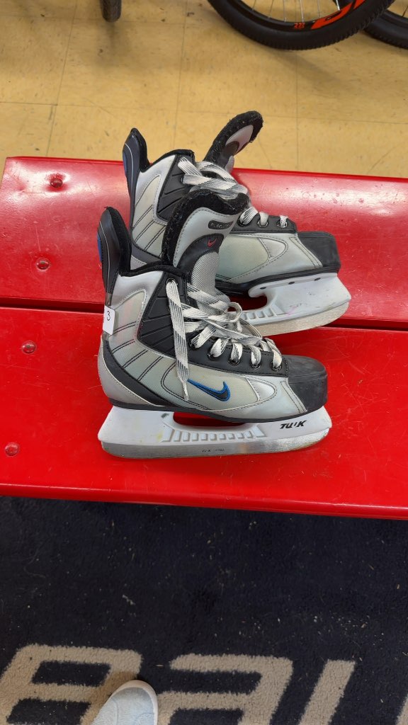 Nike Flexlite Hockey Skates Silver/Black Used Size 3