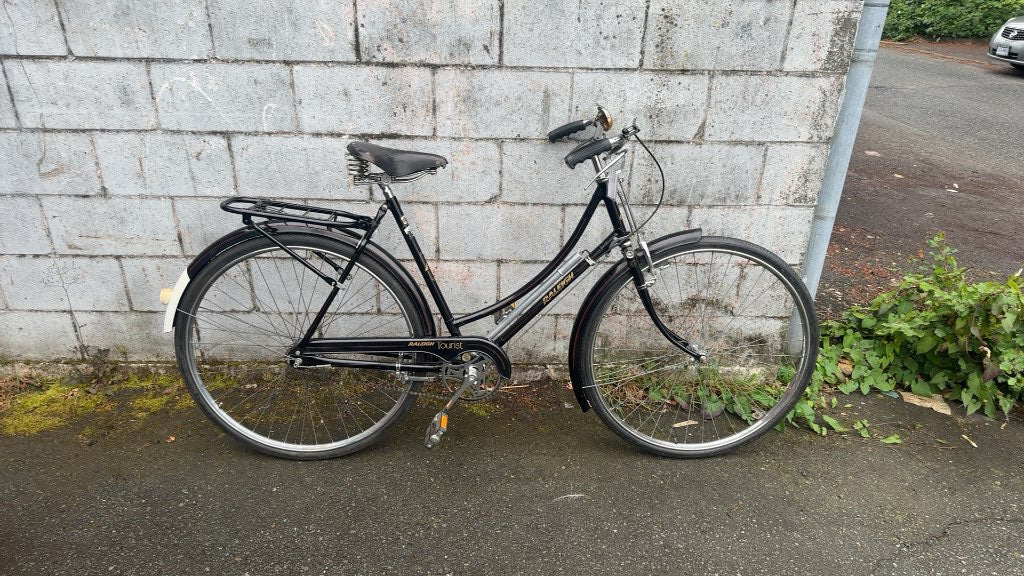 Raleigh Cruiser Bike Tourist Black Good Condition 28"
An absolute classic!!!! Those who know know