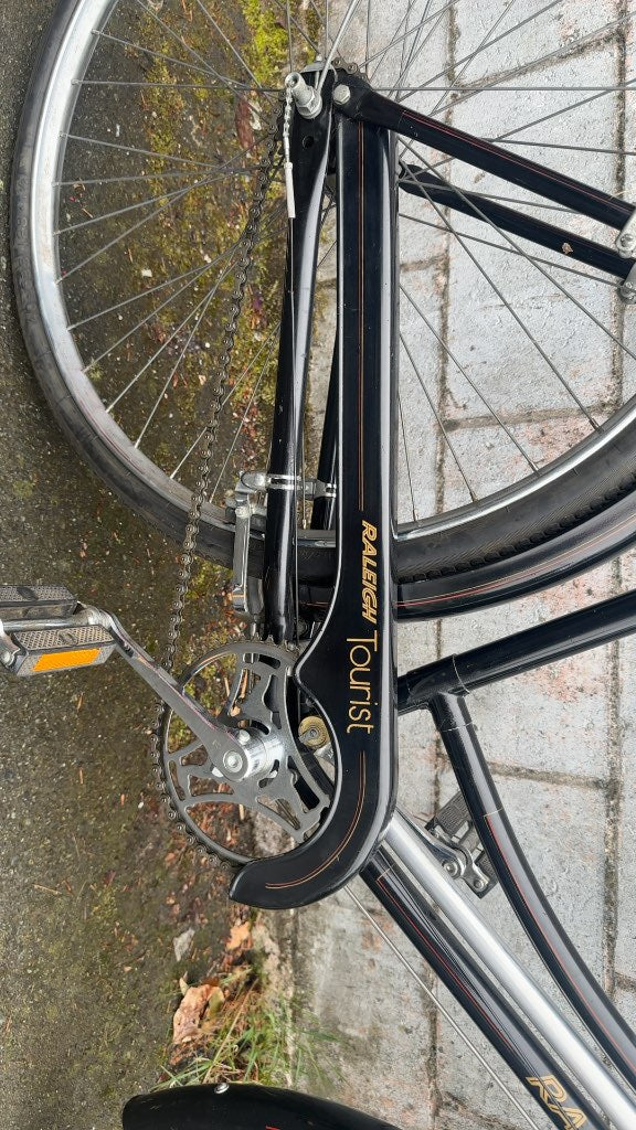 Raleigh Cruiser Bike Tourist Black Good Condition 28"
An absolute classic!!!! Those who know know