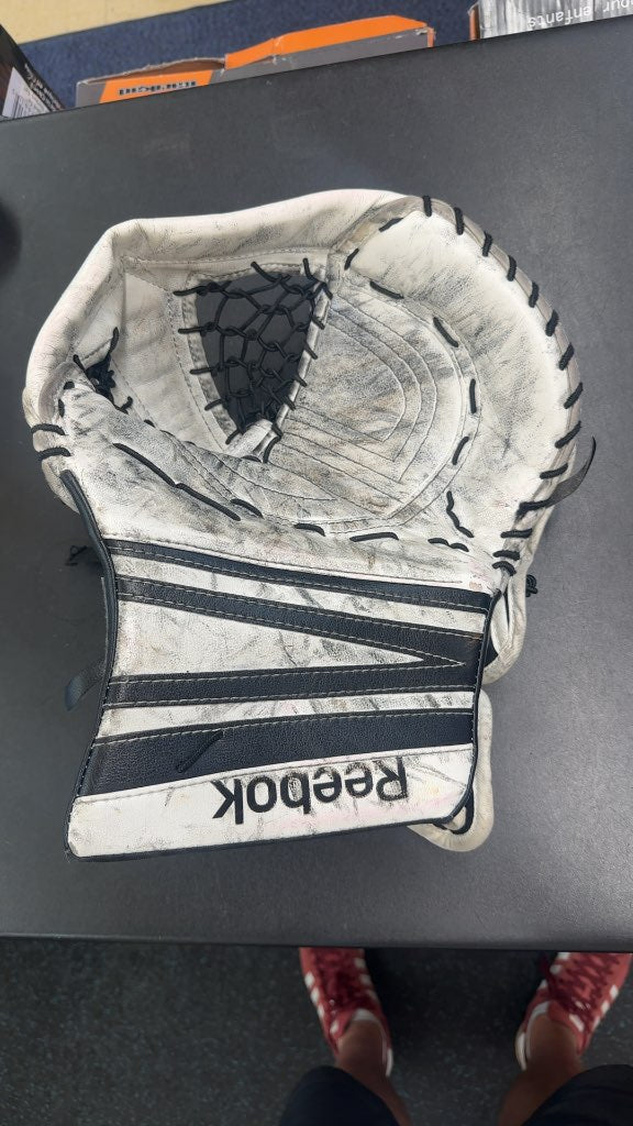 Reebok 18K Senior Goalie Catcher White/Black Used