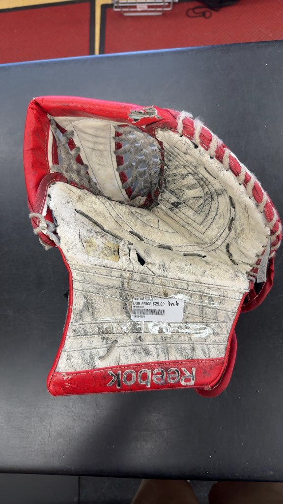 Reebok Goalie Catcher 18K Red/White Used Intermediate

Some damaged to it on the lower palm and at the top.  Priced for street or backup use