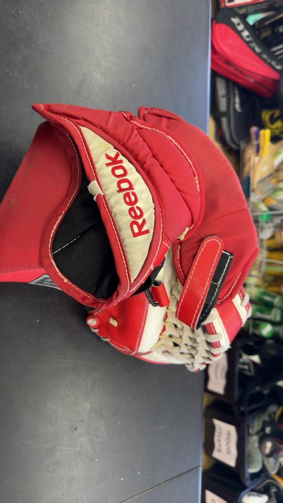 Reebok Goalie Catcher 18K Red/White Used Intermediate

Some damaged to it on the lower palm and at the top.  Priced for street or backup use