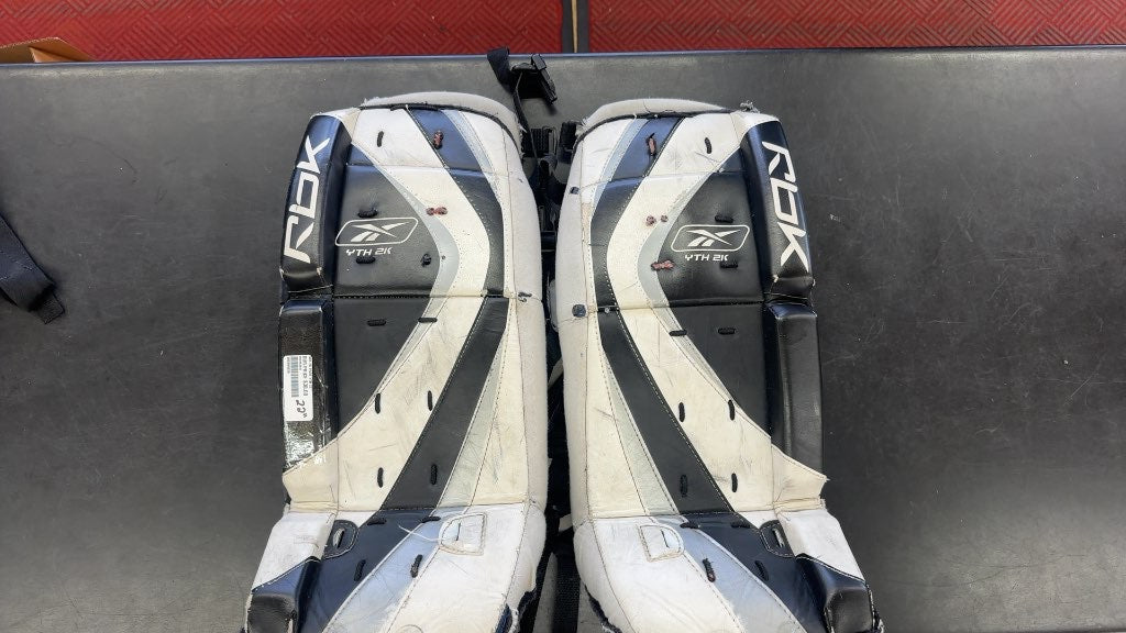 Reebok Goalie Leg Pads 2K Youth Used 22"
