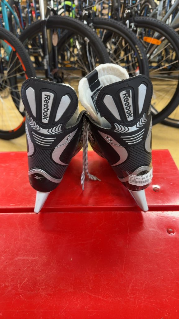 Reebok Hockey Skates XT Black/Silver Good Condition Size 4