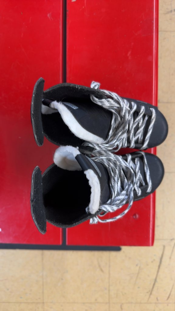 Reebok Hockey Skates XT Black/Silver Good Condition Size 4
