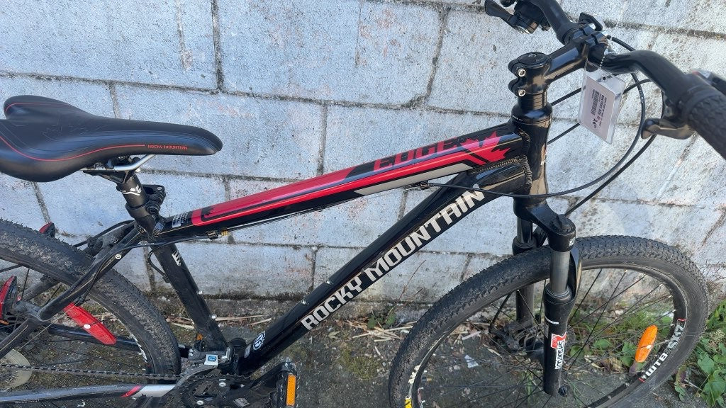 Rocky Mountain Edge Mountain Bike Black/Red 15" Frame 26" Wheels Good Condition