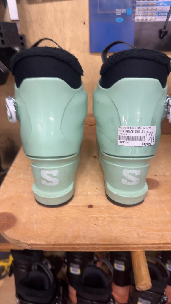 Salomon Kids Ski Boots Mint Green Used Size 17/18