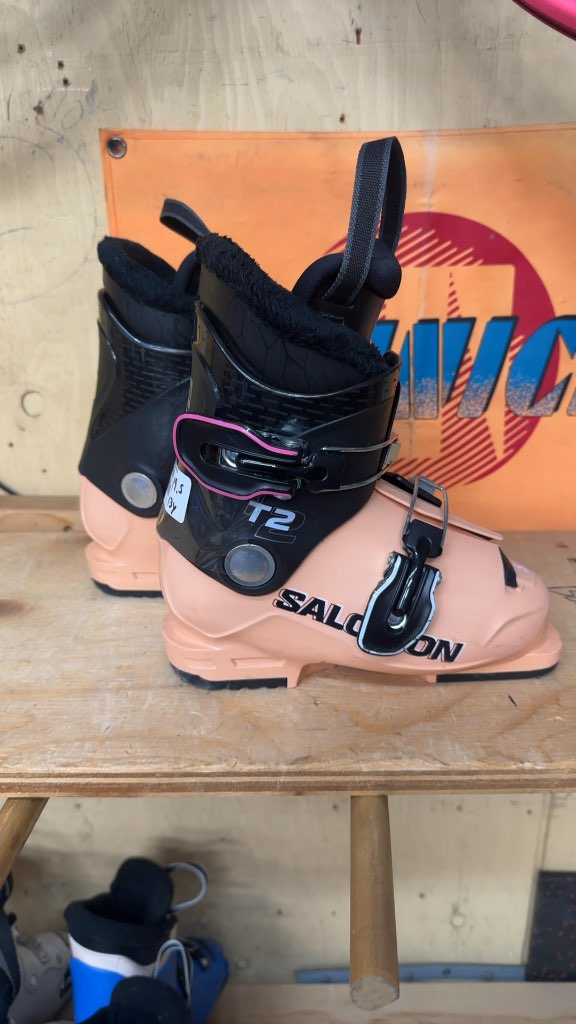 Salomon Kids Ski Boots T2 Peach/Black Good Condition Size 19.5