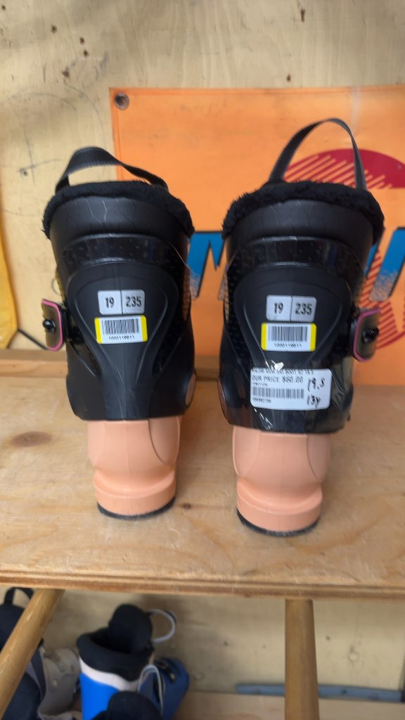 Salomon Kids Ski Boots T2 Peach/Black Good Condition Size 19.5