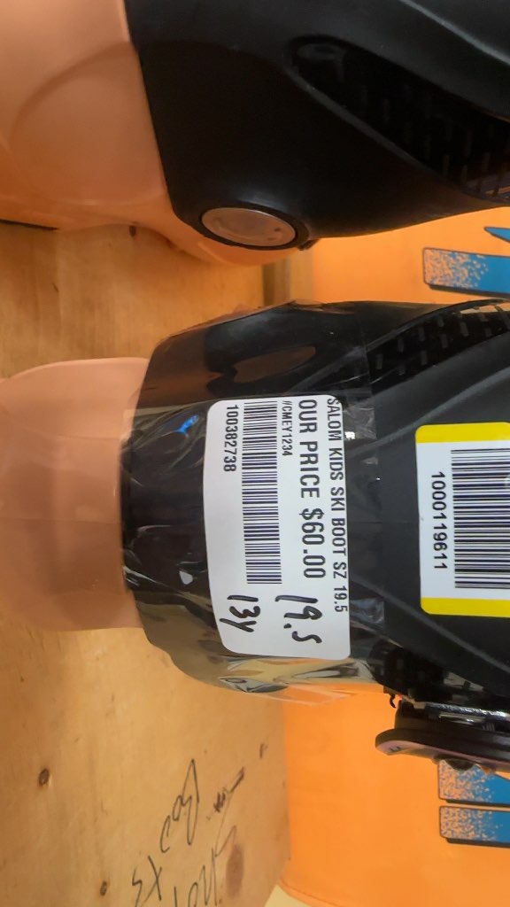 Salomon Kids Ski Boots T2 Peach/Black Good Condition Size 19.5
