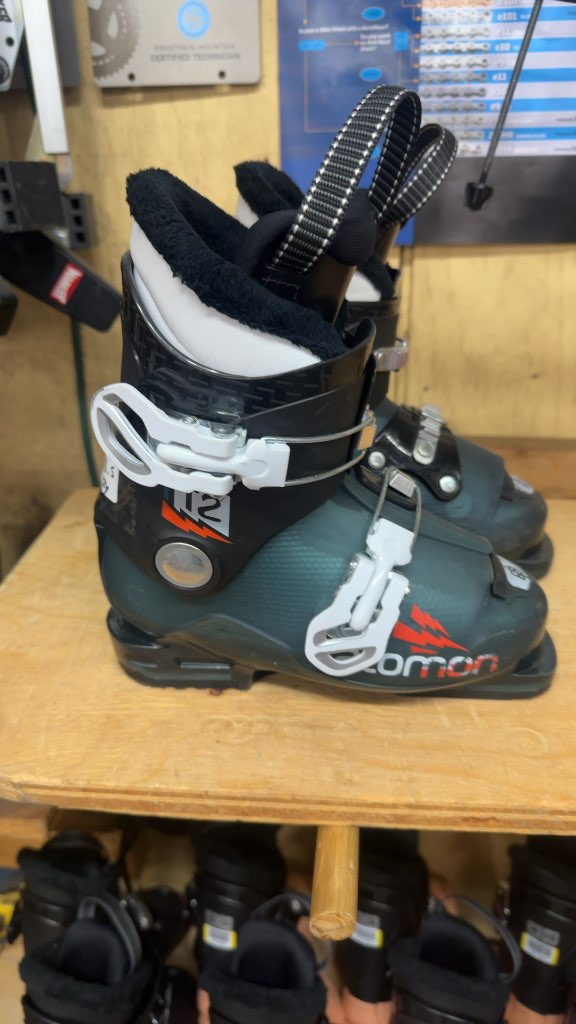 Salomon Kids Ski Boots T2 Used Size 18.5