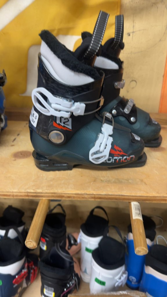 Salomon Kids T2 Ski Boots Used Size 18.5