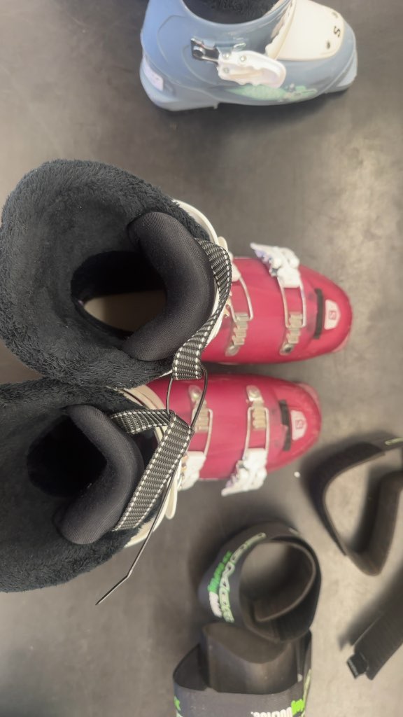 Salomon Ski Boots T3 Pink/White Used Size 25.5
