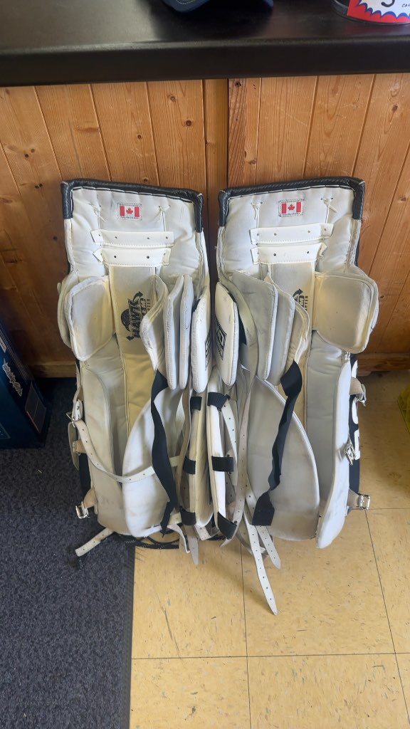 Sher-Wood Hawk System Goalie Leg Pads White/Black Used 31"