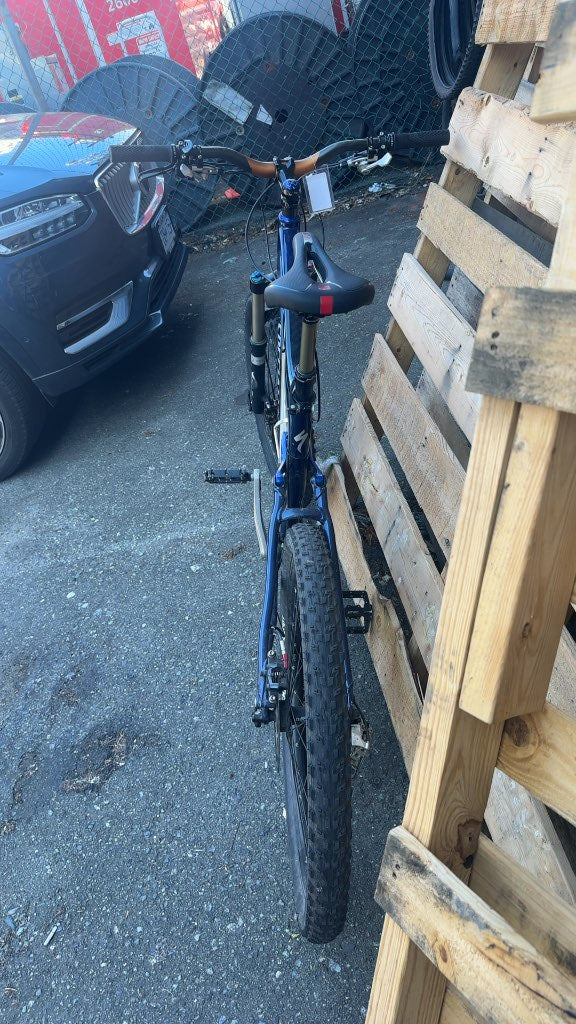 Specialized Enduro Full Suspension Mountain Bike - 26" Wheels
