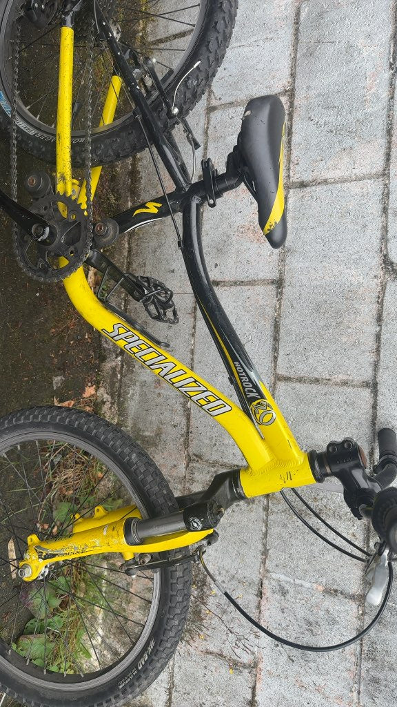Specialized Kids Mountain Bike Hotrock 20 Yellow/Black Used 20"