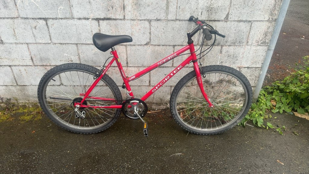 Sportek Mountain Bike Pathfinder 10 Speed Used 26"