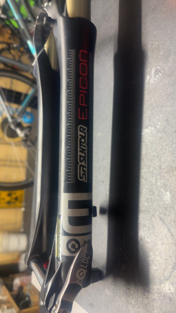 SR Suntour Epicon 26" Thru Axle Suspension Fork - Used