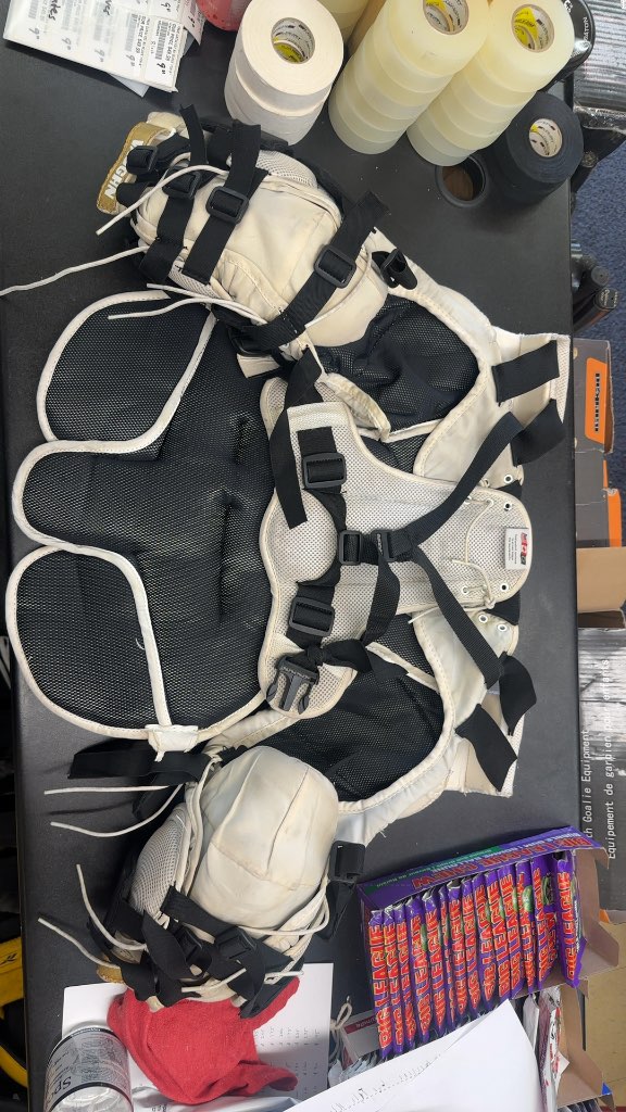 Vaughn Goalie Chest & Arm Protector Epic 8400 Used Junior Medium