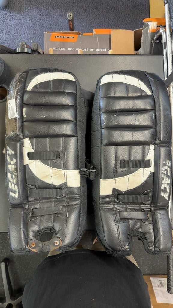 Vaughn Goalie Leg Pads Legacy Black/White Used 24"