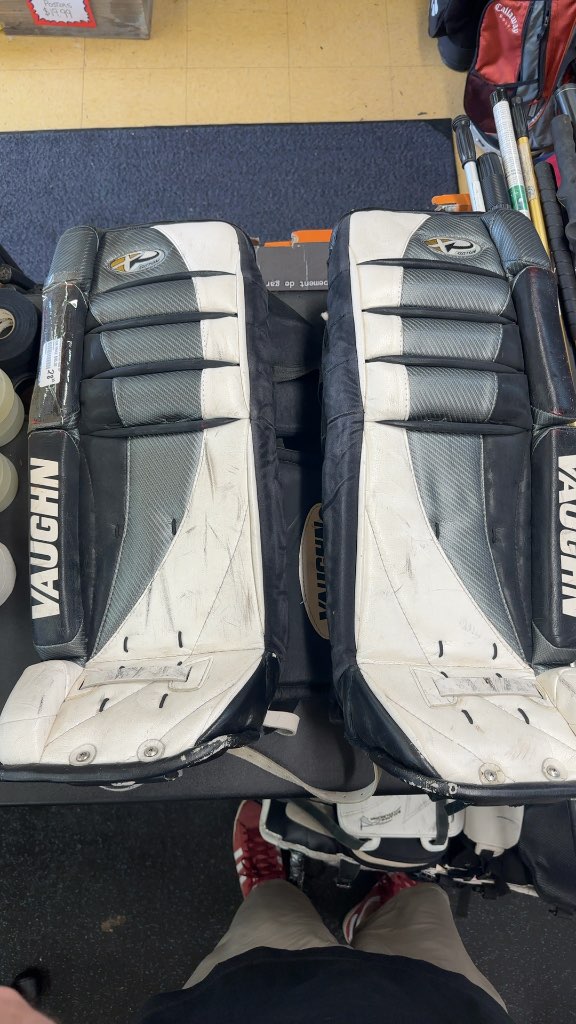 Vaughn Goalie Leg Pads XP Custom Used 28"