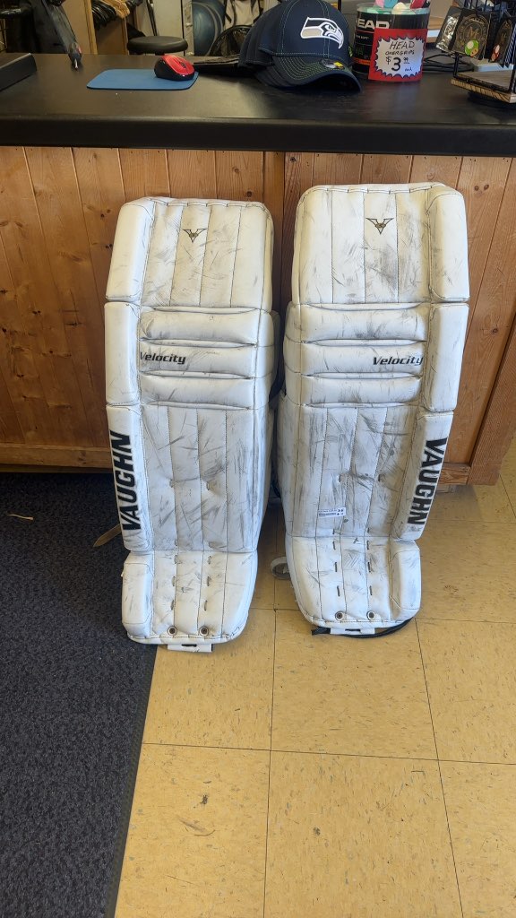 Vaughn Goalie Pads Velocity White Used 36+1