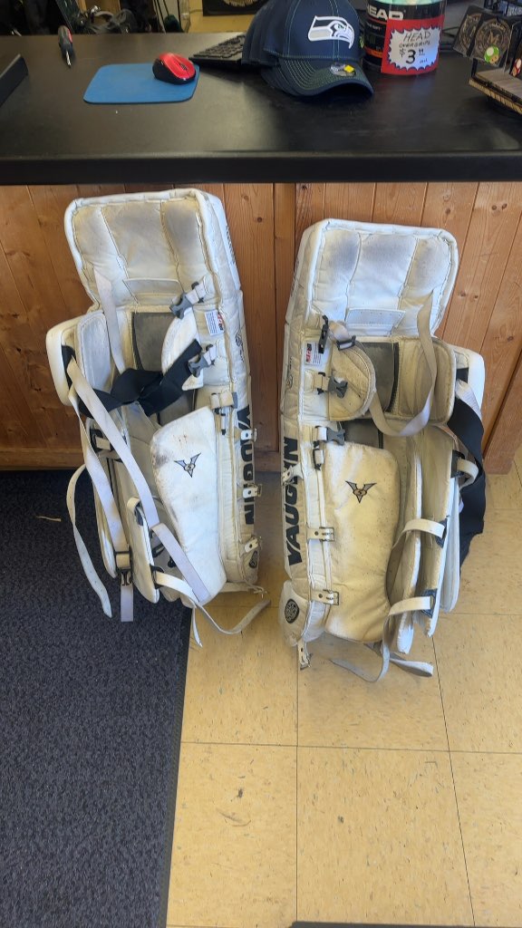 Vaughn Goalie Pads Velocity White Used 36+1