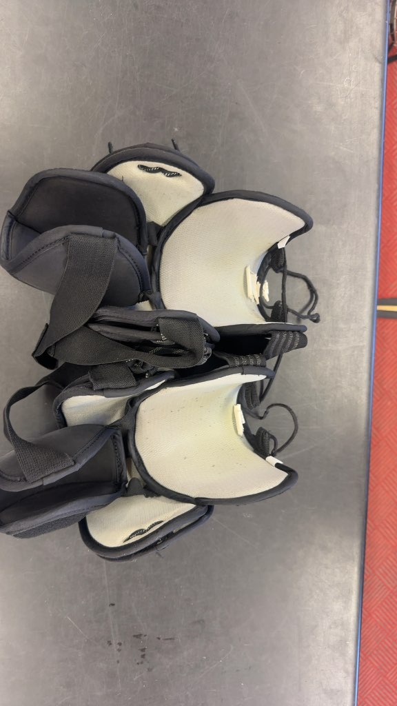 Vaughn Velocity V5 7990 Goalie Knee Guards - Used