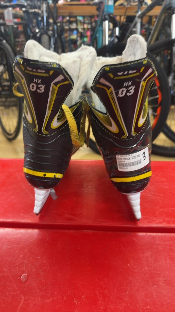 Vic HX 03 Hockey Skates Used Size 3