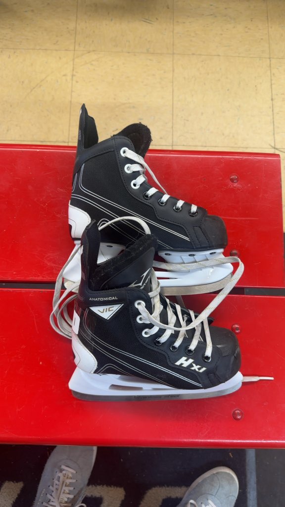 VIC HXi Hockey Skates Black/White Good Condition Size 1
