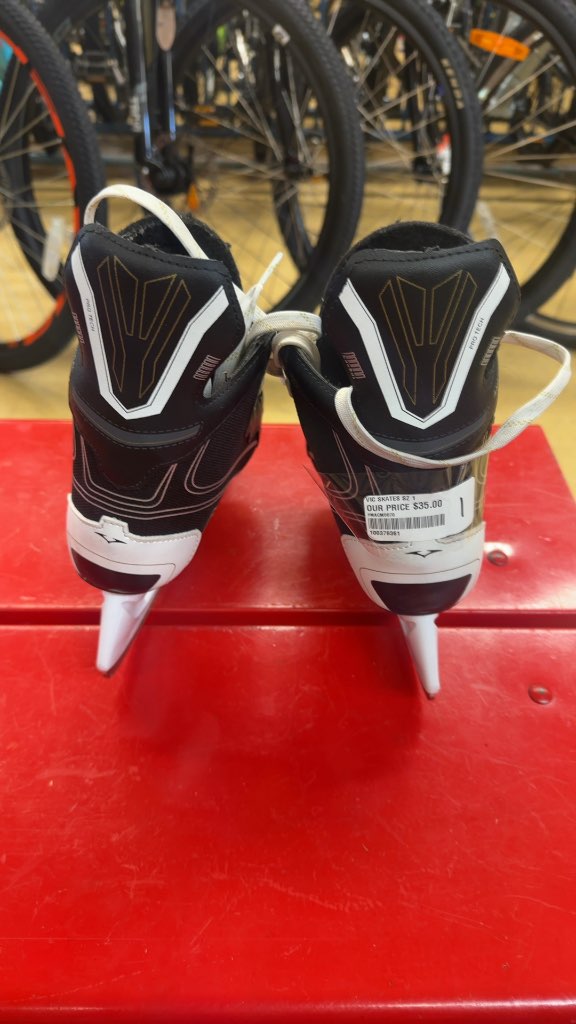 VIC HXi Hockey Skates Black/White Good Condition Size 1