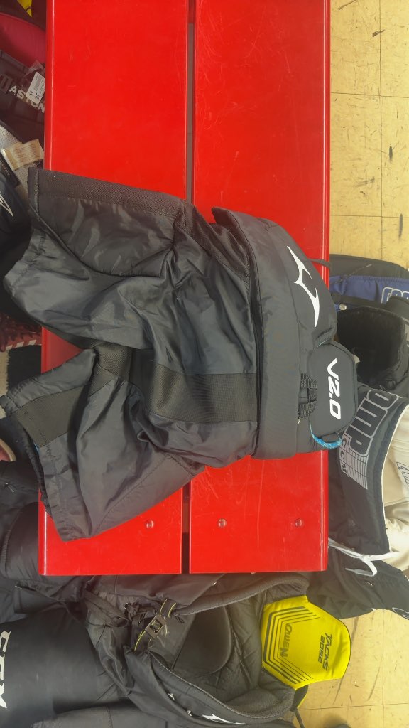 VIC V2.0 Hockey Pants Junior Small Black Used