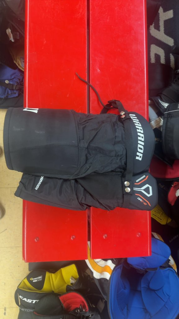 Warrior QRE-10 Hockey Pants Black Youth XL Used