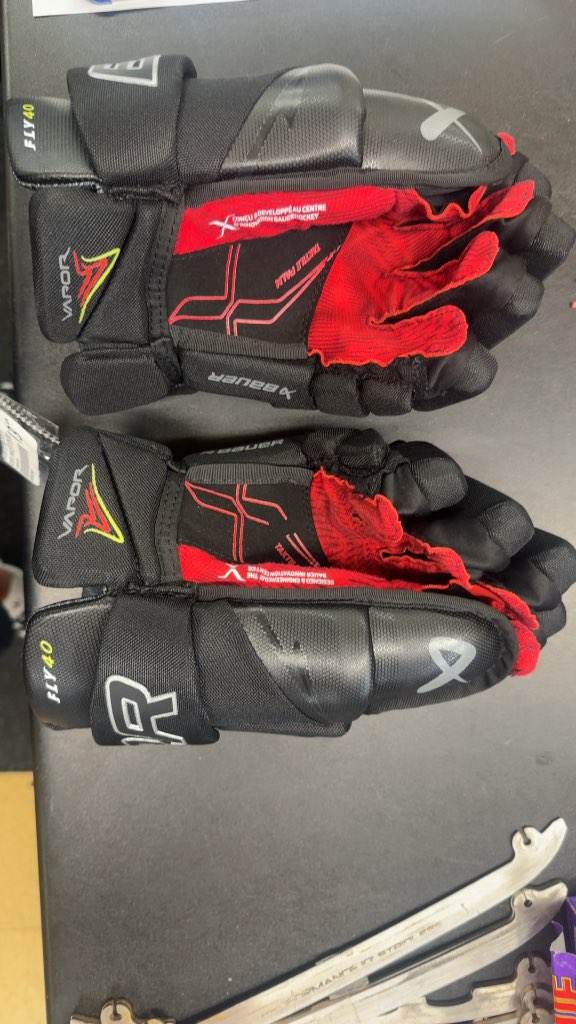 Bauer Hockey Gloves Vapor Fly 40 Black/Red Used 13" excellent condition