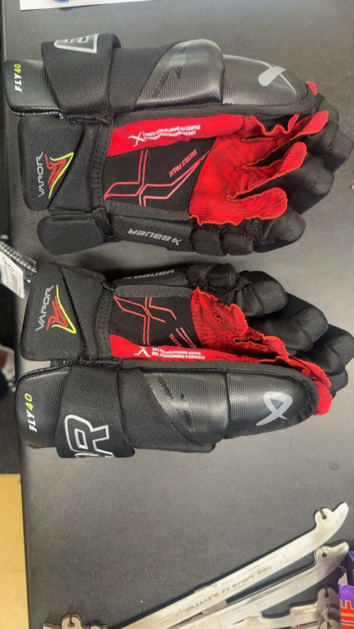 Bauer Hockey Gloves Vapor Fly 40 Black/Red Used 13" excellent condition