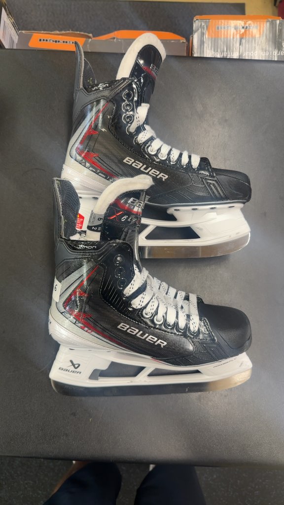 Bauer Hockey Skates Vapor X-Fly 40 Great Condition Size 6 Fit 2