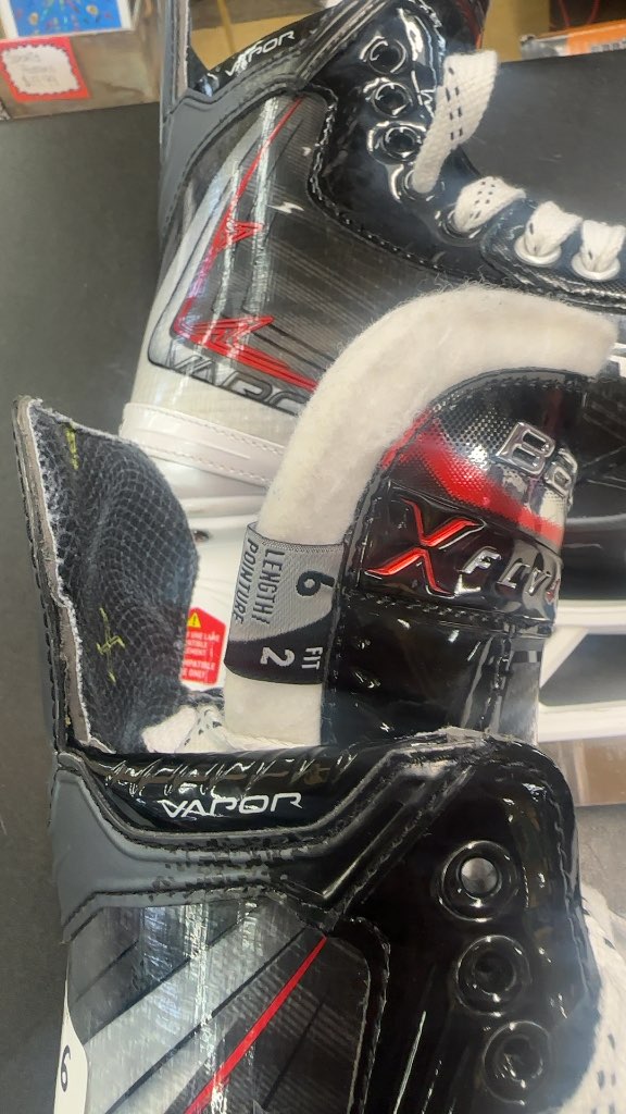 Bauer Hockey Skates Vapor X-Fly 40 Great Condition Size 6 Fit 2
