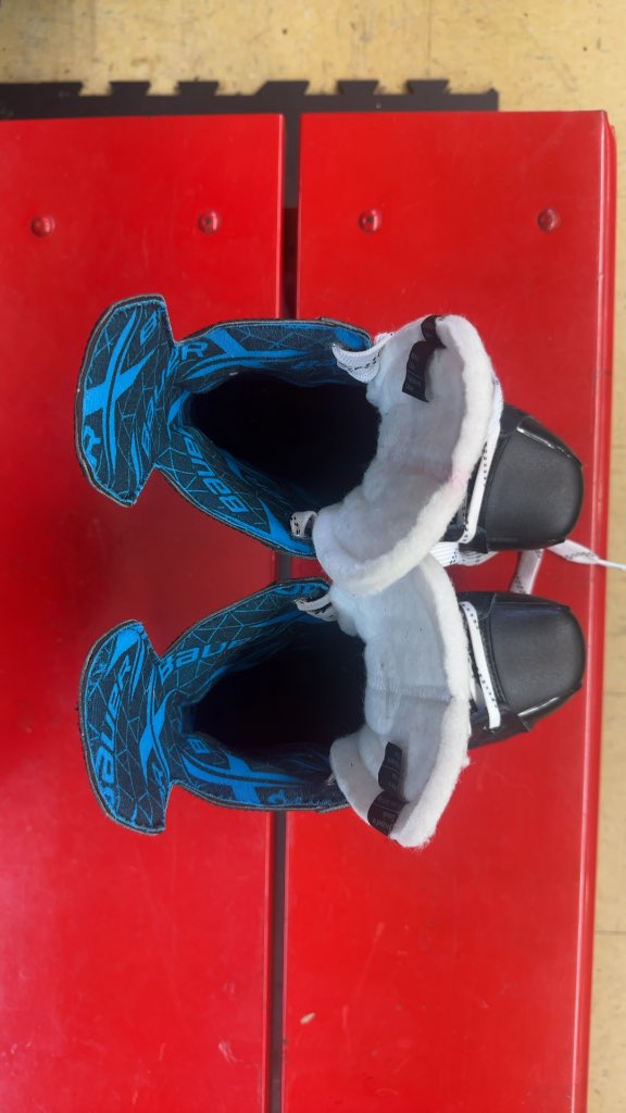 Bauer Ice Hockey Skates Bauer X Used Size 2