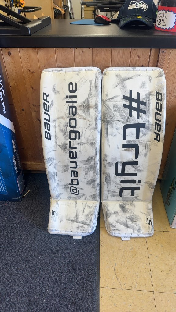 Bauer Supreme 2S Pro Goalie Leg Pads Used Senior Large-in very good condition just needs a magic eraser