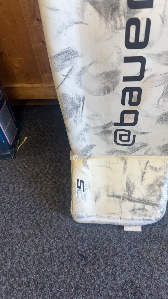 Bauer Supreme 2S Pro Goalie Leg Pads Used Senior Large-in very good condition just needs a magic eraser