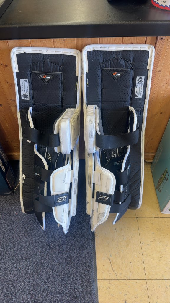 Bauer Supreme 2S Pro Goalie Leg Pads Used Senior Large-in very good condition just needs a magic eraser
