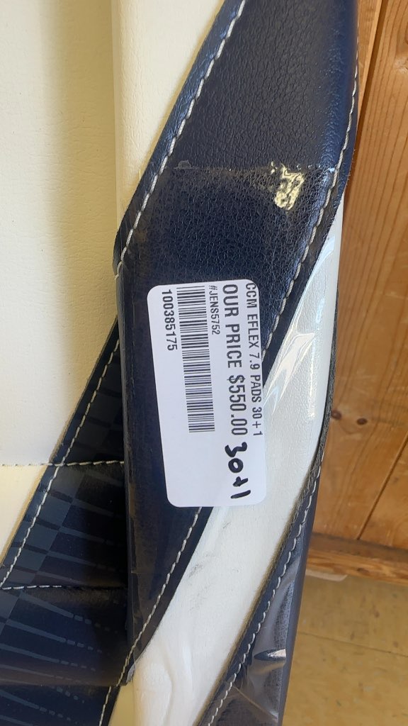 CCM EFlex 7.9 Goalie Pads - 30+1
In amazing condition, used three times.
