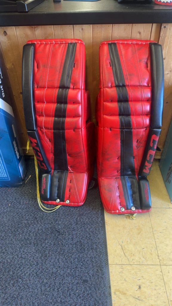 CCM Extreme Flex Hockey Goalie Leg Pads Red/Black Used 35+1