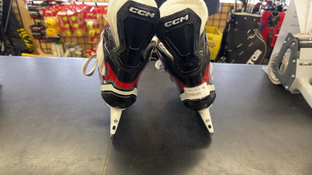 CCM JetSpeed FT670 Hockey Skates - Size 4 Regular almost brand new