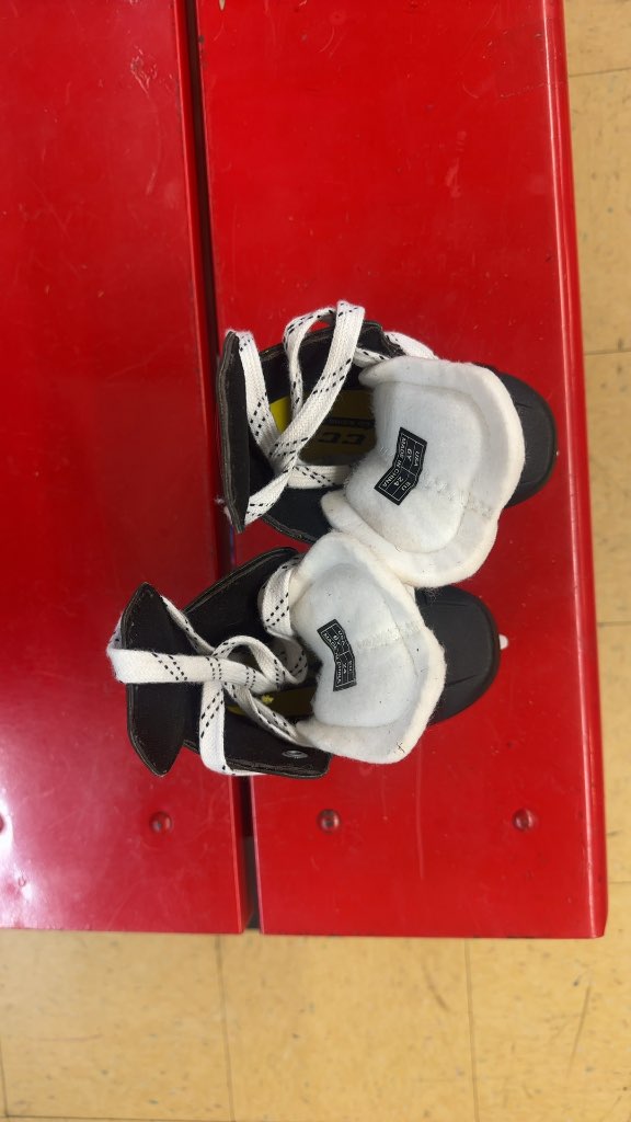 CCM Tacks 9040 Youth Ice Skates Good Condition Size 6Y