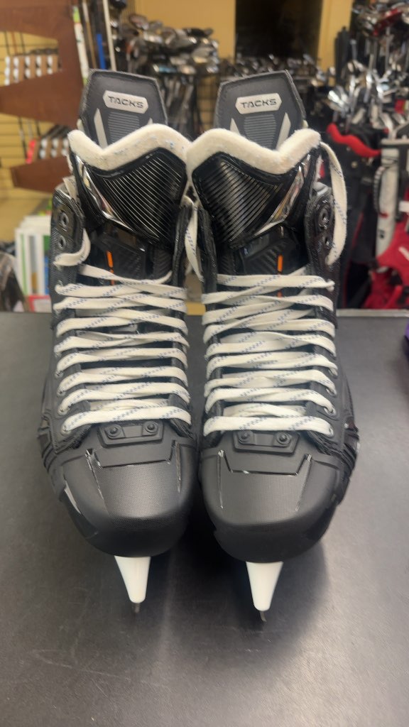 CCM Tacks AS-V Pro Hockey Skates Excellent Condition Size 9.25 custom skates with Black steel
