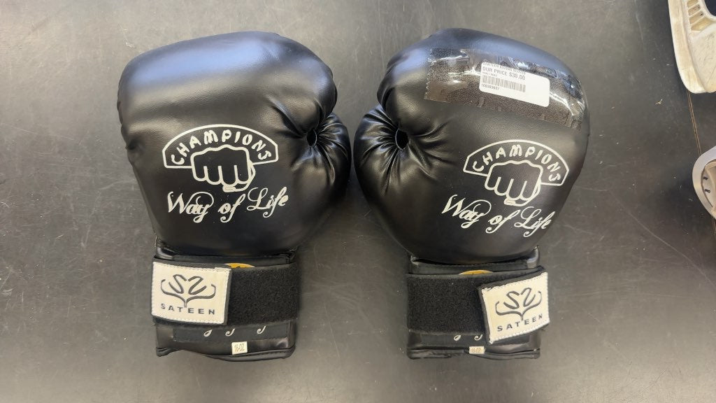Sateen Boxing Gloves Champions Way of Life Black Good Condition 16oz